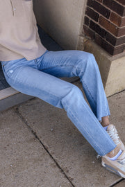 CASSIE STRAIGHT LEG